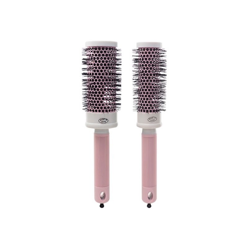 品牌：Daiso 產地：中國 貨源：平輸 材質：PET 款式： A『M號』劉海捲選擇38mm B『L號』波浪髮尾捲選擇48mm 超高明的結合電捲棒和圓梳設計 快速吹整造型氣孔梳 梳子長度約25cm 夾