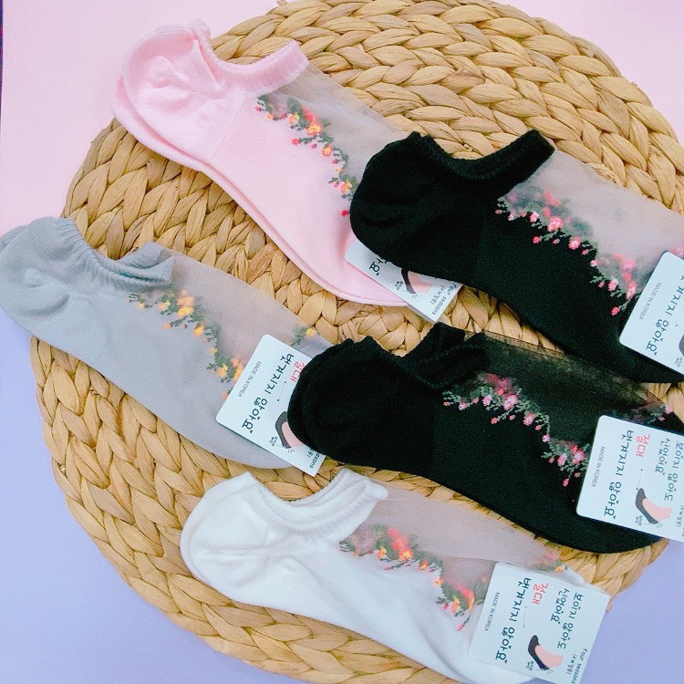 腳後跟有防脫落膠條設計!不咬腳 襪子不鬆脫!尺寸:22-26公分腳背部分為透膚設計⚠️照片為花想容所有，盜圖者請自重●週週向韓國廠商訂購襪子，100%韓國進口●所有商品皆為現貨，商品流動率大，如遇缺貨