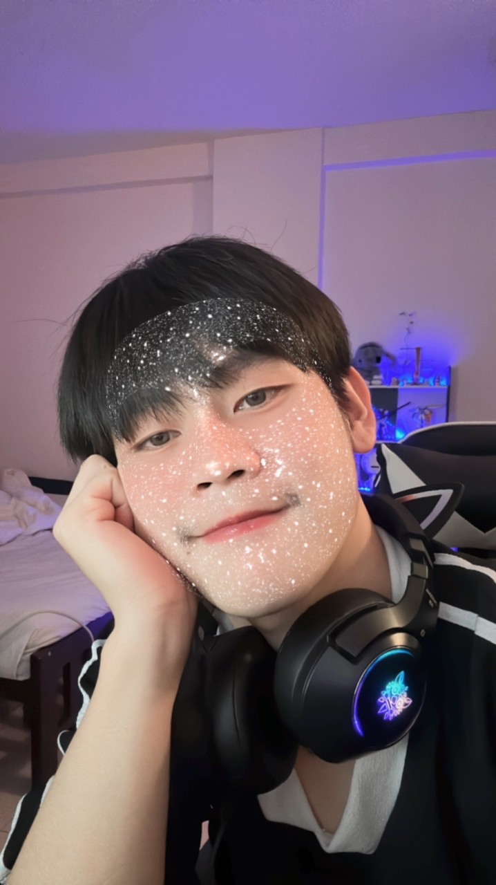 ด้อมตาขีด -_-🍑