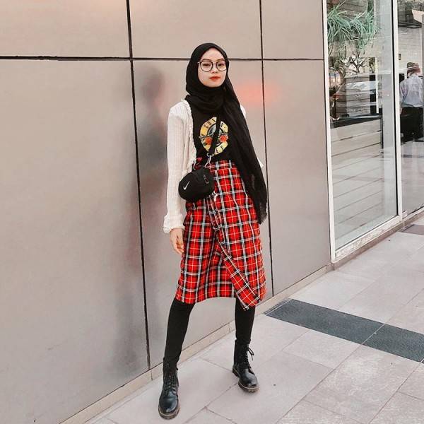 Ootd Hijab Hitam Merah