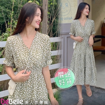 寬鬆版型，適合S~XL身型。韓妞法式復古文青約會度假雪紡洋裝，小V領與抓皺泡泡袖，彈性腰圍，恰好完美修身顯瘦，細膩小碎花不經意透出浪漫情懷，彷彿置身城堡的花園裡，優雅的裙身長度非常剛好。