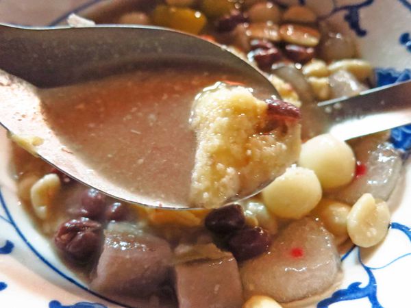 【三重美食】中正堂圓仔湯-神奇泡餅新吃法 【三重美食】中正堂圓仔湯-神奇泡餅新吃法