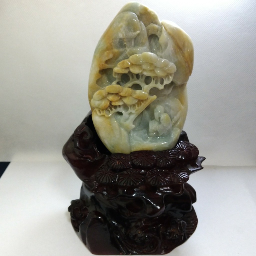 緬甸玉A貨翡翠擺件黃翡山水整體含底座18*11cm［注意事項］天然玉石表面或者內部天然就會有不完美皆屬天然特徵超完美主義者請三思標前請確認尺吋大小及商品描述手機拍攝會有些微色差但絕無修圖#翡翠#天然翡