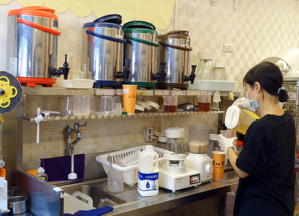 行天宮站飲料店-有什麼水果茶專賣店，行天宮站飲料外送，行天宮珍奶、好喝鳳梨冰茶推薦，六甲田莊鮮奶、自煮鮮果做的養生飲品，松江路上班族飲料推薦 