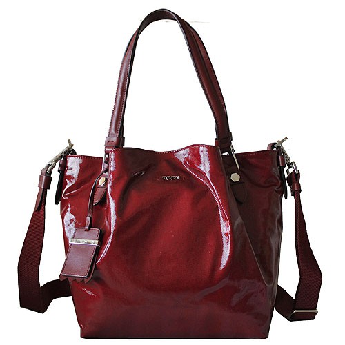 品牌TOD’S 編號 AMPE010099DU 揹法手提, 肩背 款式(功能)肩背包, 手提包 顏色暗紅色 外層材質漆亮帆布 內層材質緞面布 尺寸-長約上長30x下長24cm 尺寸-寬14cm 尺寸-