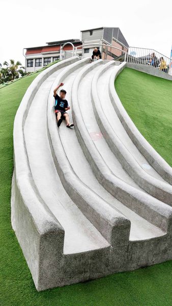 【台北景點】白雲公園-小孩愛不釋手，三種不同類型溜滑梯及多種盪鞦韆的特色公園