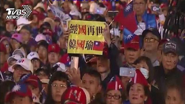 韓國瑜在凱道的造勢晚會，支持者紛紛到場力挺。(圖／TVBS)
