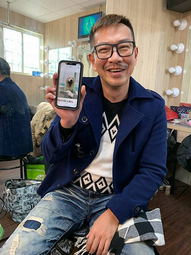 江俊翰開心秀狗女兒。記者陳慧貞／攝影