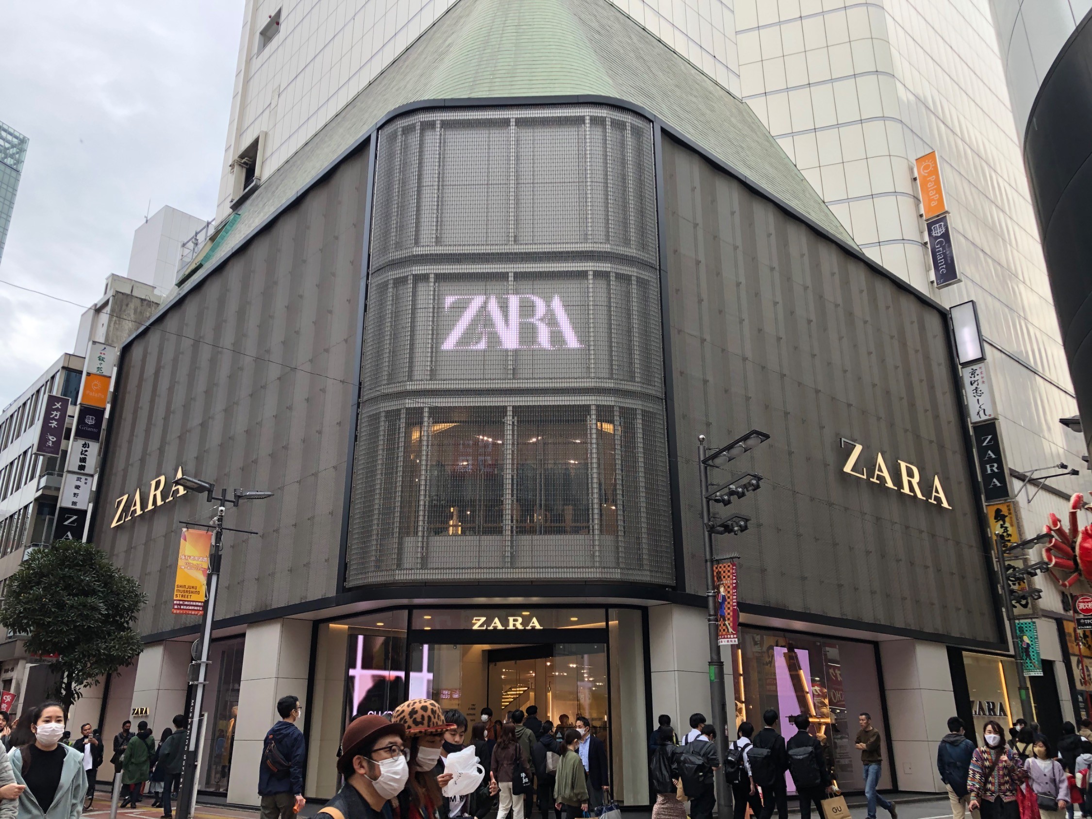 新宿 zara