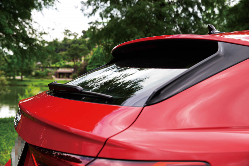 尾翼的點綴，讓Q3 Sportback不至於太過圓潤，且更有跑旅的風格。（圖／黃耀徵攝）