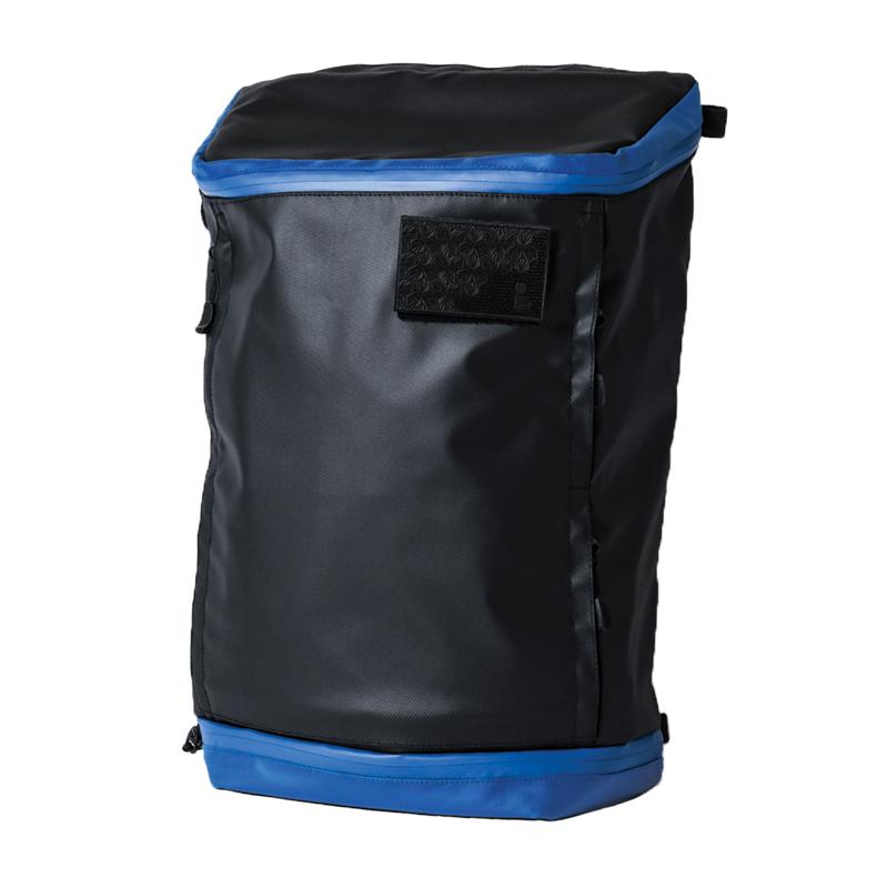 產品介紹 *「龜殼」花紋防水罩，不再懼怕滂沱大雨，甚至還更賞心悅目。 *多用途電線孔，讓您充電或聽音樂超方便。 *雙面墊設計，安全地保護您的平板和筆電。 *可拆卸胸帶設計，確保背部負重行走時更穩定。 