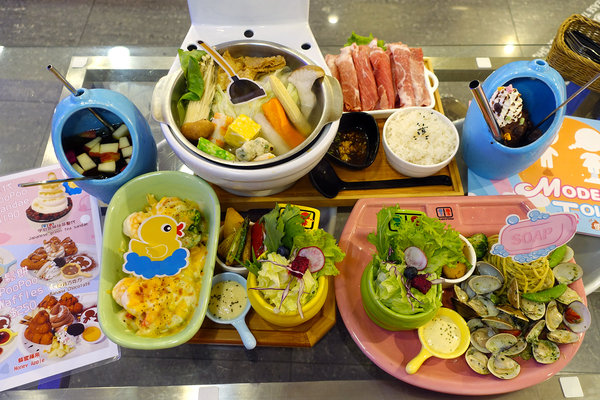 士林打卡餐廳-便所歡樂主題餐廳，士林網美下午茶餐廳，有廚師現點現做好吃餐點，價錢不貴好拍好玩，適合聚會、包場的士林ig打卡餐廳