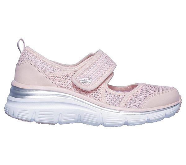 透氣網布 經典秀氣的瑪莉珍鞋設計 n鞋頭與後跟處添加橡膠，強化耐磨度 n輕便柔軟的EVA材質大底