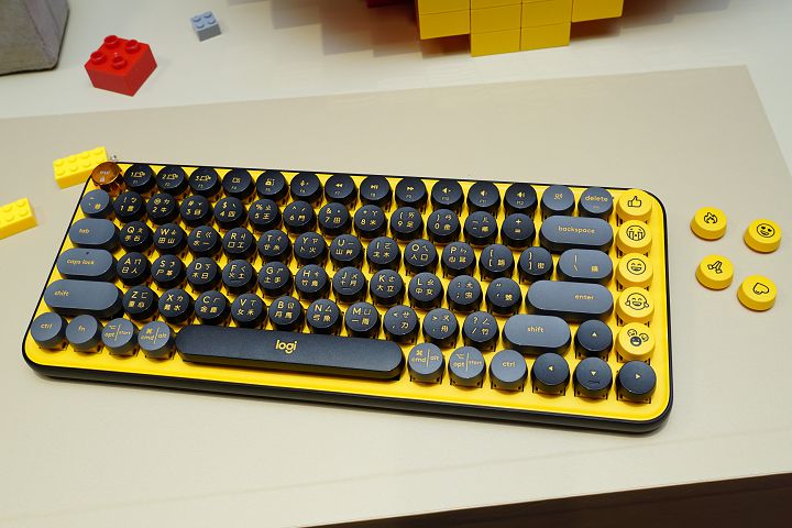 羅技發表 POP KEYS 無線機械式鍵盤，首創客製化 EMOJI 表情符號快捷鍵設計