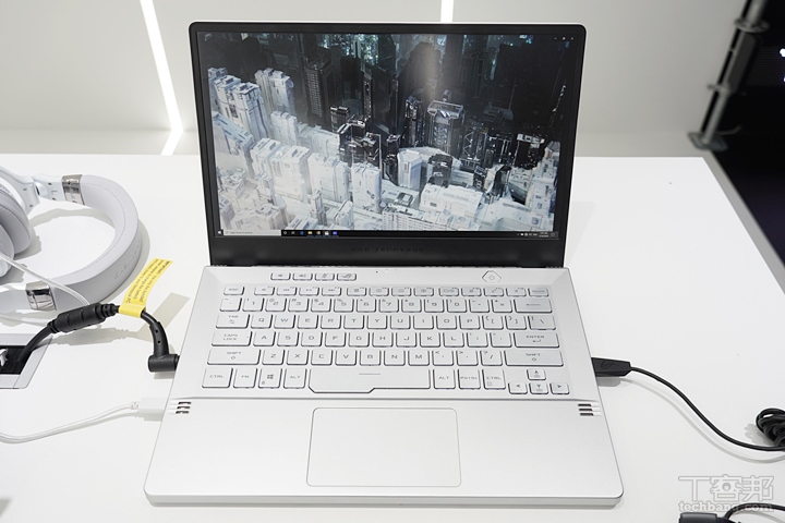 ASUS ROG Zephyrus G14 自訂跑馬燈效，沒有 RGB 燈光一樣吸睛！