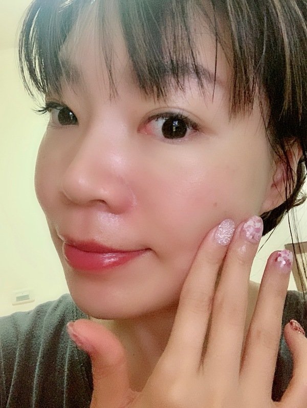 倪倪愛保養－（面膜推薦）網紅名媛肌膚水嫩透亮乾濕分離保濕神級般的面膜聖品－CHRONO AFFECTION時間寵愛黑雲杉保濕永恆生物纖維面膜直擊開箱