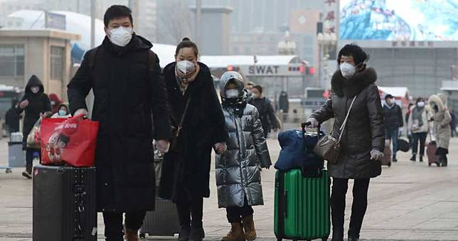 武漢肺炎／以為感冒？她吃成藥不再打噴嚏…結果3家人遭殃