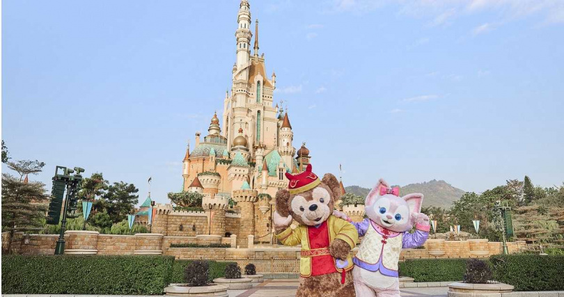 別忘了與換上新春裝扮的迪士尼朋友互相祝福。