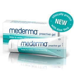 Mederma 新美德凝膠 50g 使用方法： 每日使用 3 – 4 次，持續使用 8 週以上，將新美德凝膠輕輕塗抹於肌膚，如有需要可按摩擦揉直至皮膚完全吸收為止。即使是舊的疤痕也可以使用美德凝膠。建