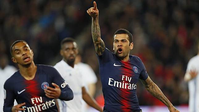 Suporter Manchester United Tolak Dani Alves 