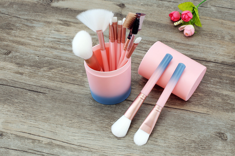 12支化妝刷套裝初學者全套組合彩妝工具套裝腮紅刷刷桶刷快速出貨