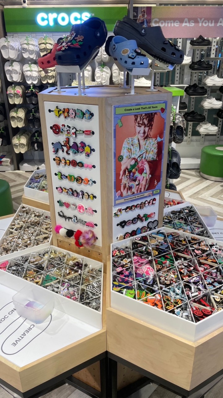 中港新光三越crocs