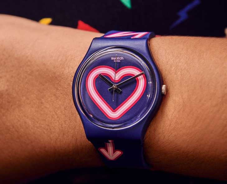 SWATCH The Power of Love系列「Flash of Love愛超閃」腕錶╱2,200元（圖╱SWATCH提供）