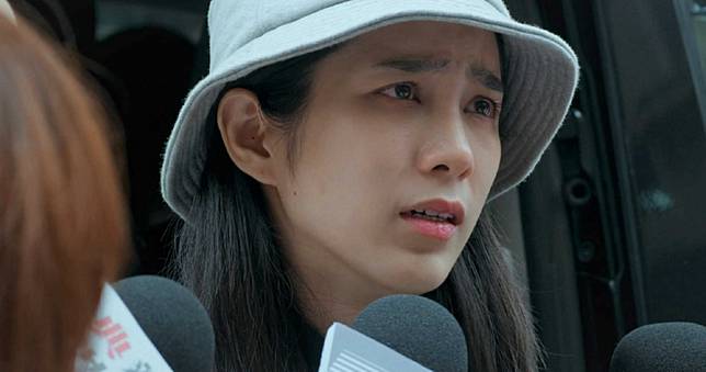 女星遭偷拍反被記者嗆　她難過無法與心愛人在一起