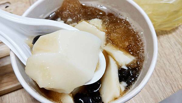 【中和美食】十全冰天然豆花店-開業超過40年的老字號豆花店 【中和美食】十全冰天然豆花店-開業超過40年的老字號豆花店
