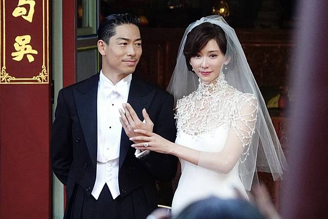 林志玲（右）婚禮儀式上，走盤髮的王妃風格。記者林伯東／攝影