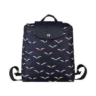 經典壓印LOGO，品牌辨識度高採用精緻尼龍製作，以牛皮飾邊可擺12吋隨身物，寬大空間收納