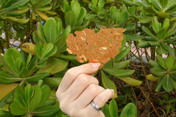 淡水必買老街伴手禮-愛牧手作工坊牛軋餅、豬肉紙，手工製作低糖配方淡水手信，好吃網購零嘴，外國人喜歡的台灣伴手禮