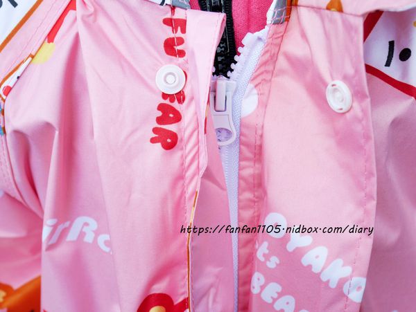 一件式雨衣推薦【FairRain 玩美雨天】超可愛親子雨衣️親子豆腐熊寶貝 #親子雨衣 #兒童輕雨衣 #書包雨衣 (5).JPG