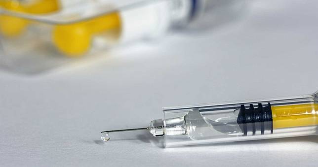 孩子抽血哭鬧！護士秒拔針頭　慘遭母「賞巴掌」腦震盪