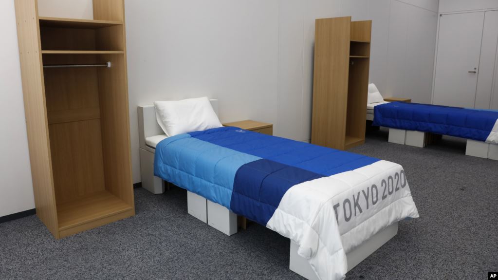 東京奧運選手床鋪亮相，床架以紙板製成、床墊為聚乙烯、可回收再生