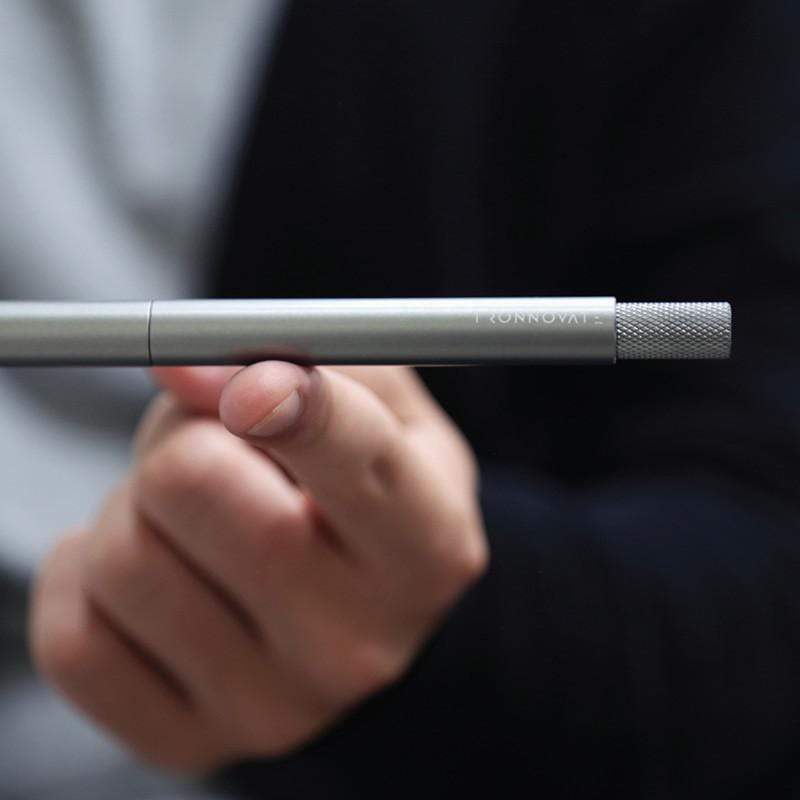 產品特色 Kickstarter 國際募資暢銷商品，傳承紀念、不間斷書寫 自由替換40款以上派克筆芯/Parker Style，永遠是文具控的最愛 洗鍊及極簡曲線，採航太等級鋁合金設計 旋轉筆尾，細緻