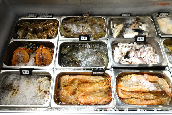 台北聚餐火鍋吃到飽-嗨蝦蝦百匯鍋物吃到飽，罐裝啤酒喝到飽，單點級水準火鍋吃到飽，頂級和牛、生蠔、盒裝冰品吃到飽