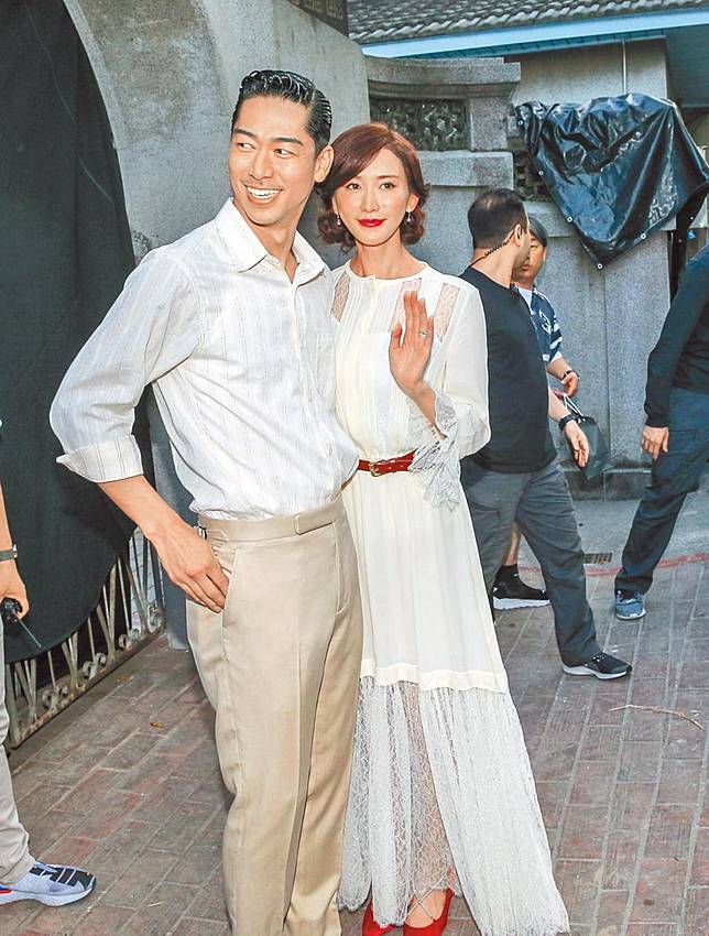 林志玲珍珠婚紗出閣 彩排激動拭淚