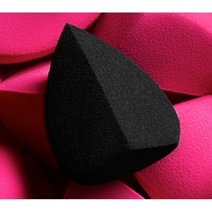 乾用：直接用3DHD Blender 沾上粉底、遮瑕膏、胭脂等，效果會較濕用為厚一點， 而遮瑕度則相對為高。 注意事項 不能日曬 不能用電吹風吹乾 不能放置儲存在潮濕地方 日常存放請放在陰涼乾燥處 美