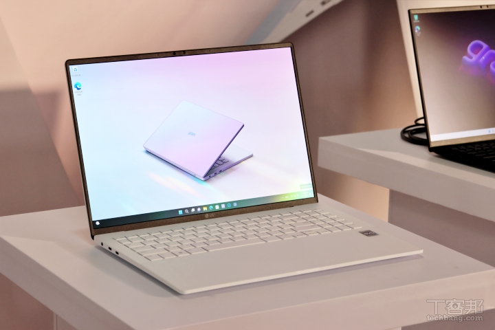 LG gram style 輕薄筆電登台，超特別炫彩外型、隱藏式觸控板十分有質感