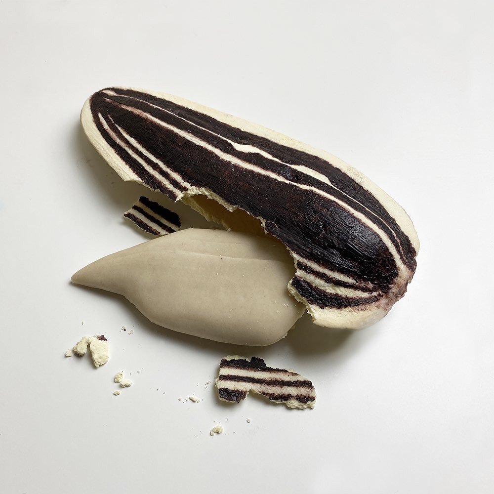 比巴掌還大的葵花子 咬開裡面是巧克力 Line購物