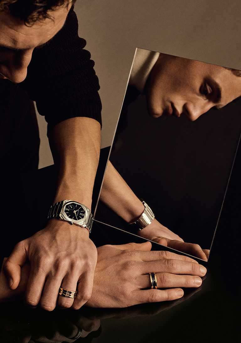 BVLGARI「Octo Finissimo Automatic」緞面拋光精鋼超薄自動腕錶╱375,900元。（圖╱BVLGARI提供）