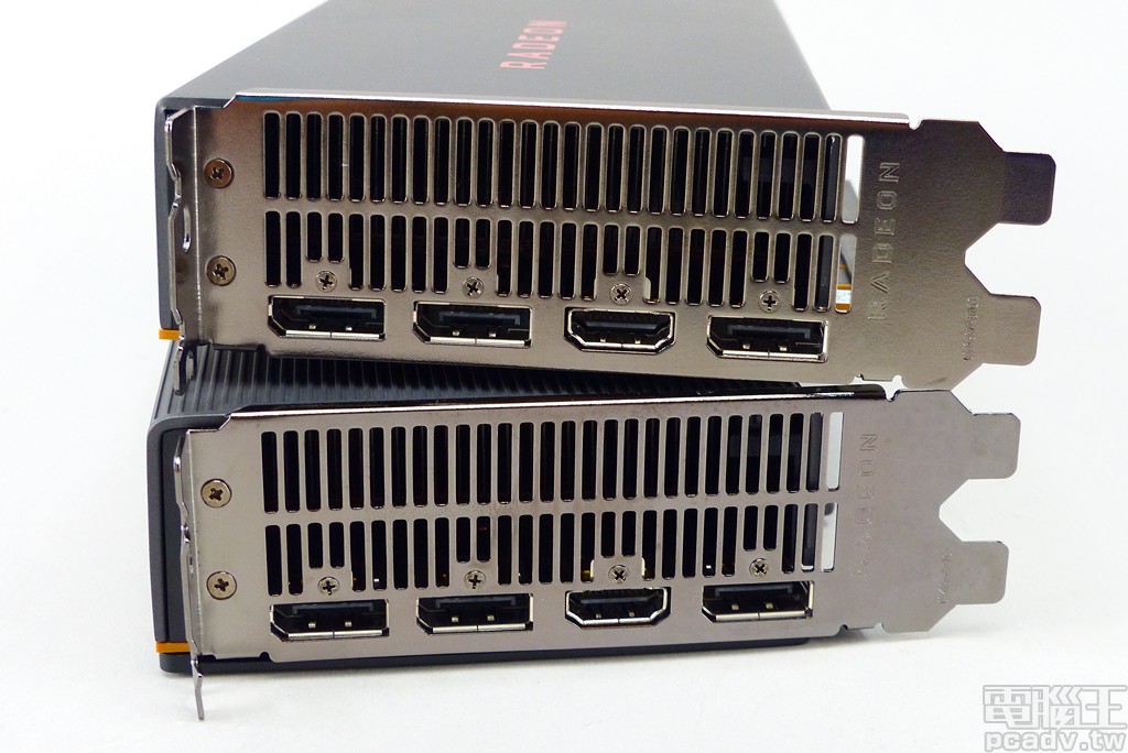 Radeon RX 5700 和 Radeon RX 5700 XT 視訊輸出埠採用相同配置，選用 3 個 DisplayPort 1.4 和 HDMI 2.0，沒有 DVI-D 以便最大化廢熱出風口。