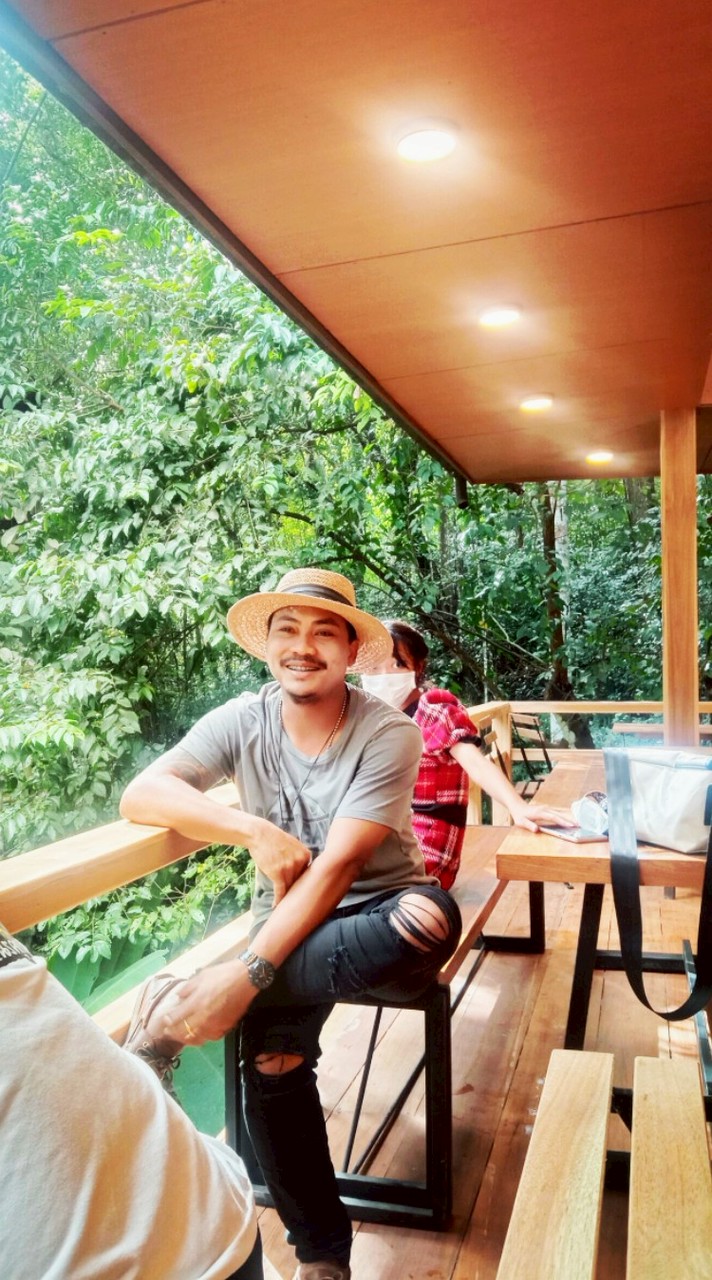 หนุ่ม