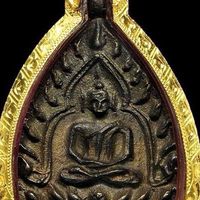 Anurak amulets and Buddha statues all over the cou