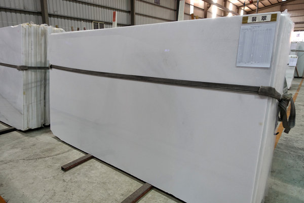 銀狐大理石-八里聯利石材，大理石材推薦，翡翠、瑞士白大理石，白色系大理石，電視牆、玄關、浴室、檯面適用大理石，有礦山自產自銷的大理石材廠推薦