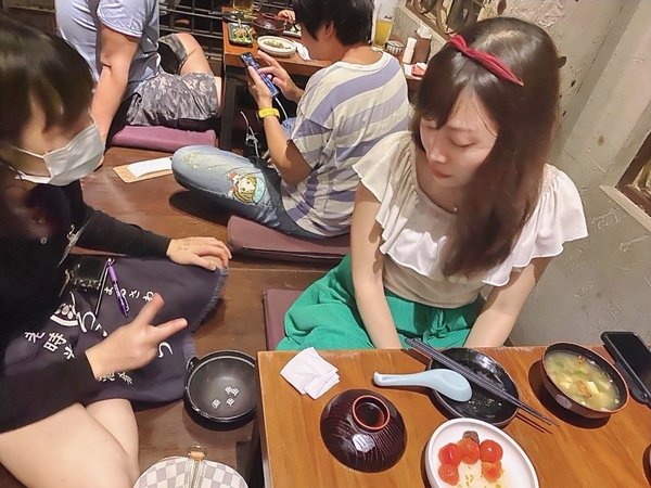 「花蓮旅遊」花蓮租車三天二夜輕旅行自駕遊，盛夏消暑追鯨趣-花蓮永宬租車，老時光燒肉酒肴，欣欣麵館不是麵店，小花公寓民宿與窩WOW青年旅館直擊分享