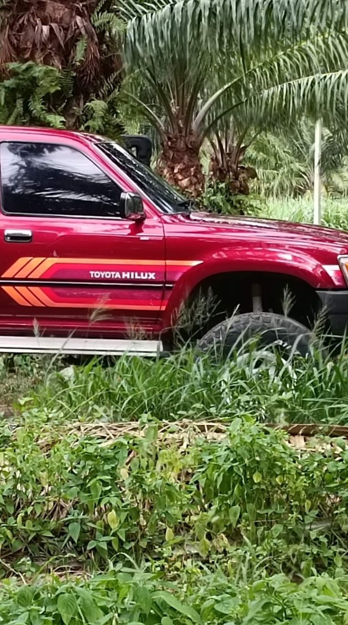 Toyota Hilux 4WD จากโรงงาน