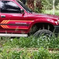 Toyota Hilux 4WD จากโรงงาน