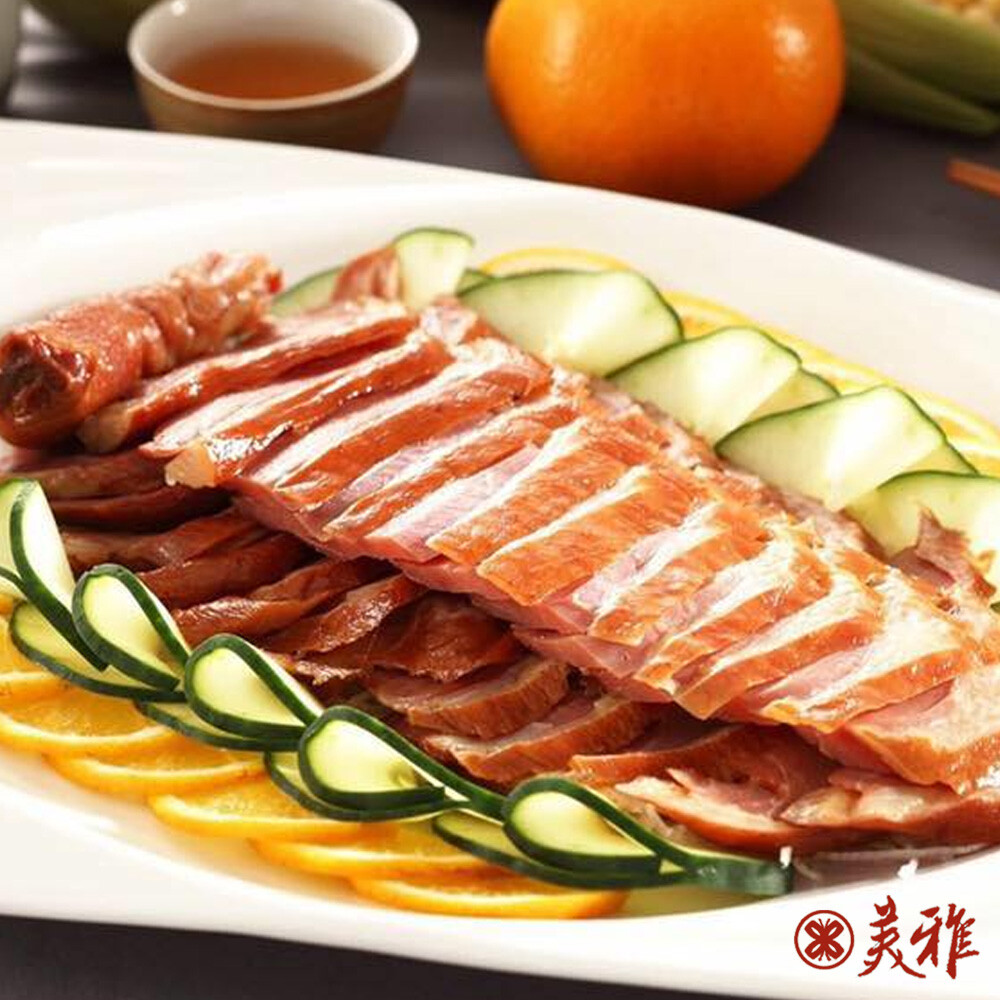 【商品特色】 宜蘭道地傳統古法製作 用獨特香料，用古法醃漬入味，甘甜的氣味、自然滲透入雞腿肉裡頭，製造過程費時、費工每一個步驟都精心製作！ 完全鎖住那煙燻的滋味，切片料理更方便！ 炒高麗菜料理： 1.